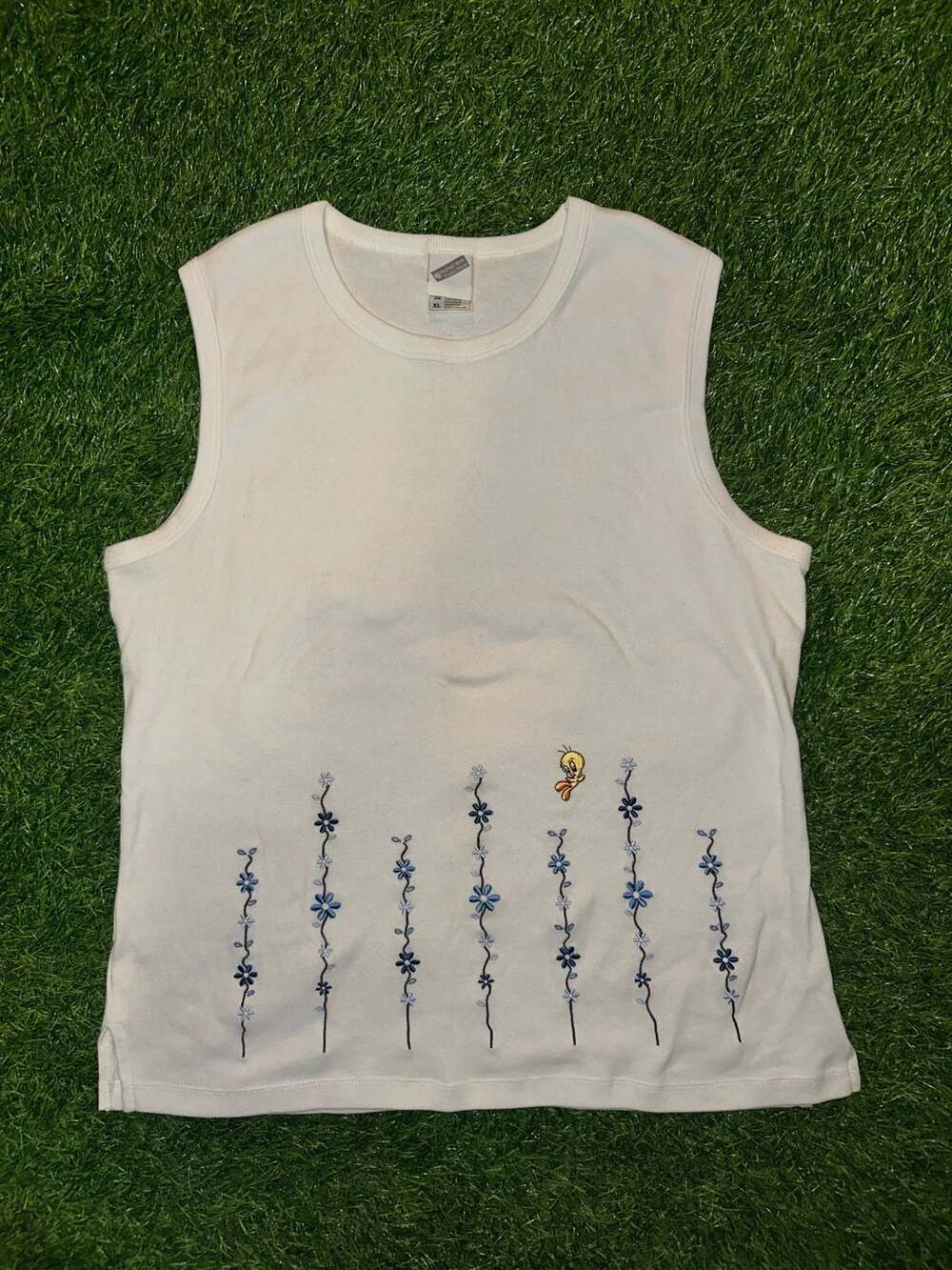 Warner Bros Studio Store Tweety Bird Tank Top Size XL White Floral Embroidered